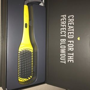 Drybar Straightening brush